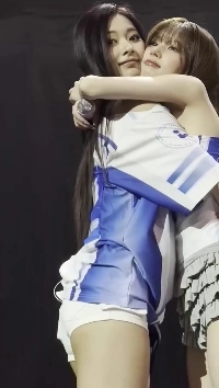 (SOUND)肩を見せるツウィ(TWICE)