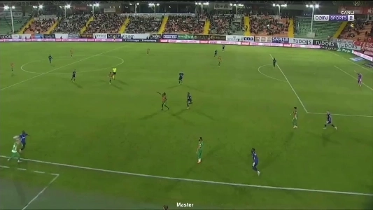 (SOUND)ゴールを決めたばかりの韓国サッカー選手