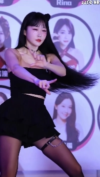 (SOUND)チョン・ガイェ チアリーダーのセクシーな黒いチューブトップの谷間