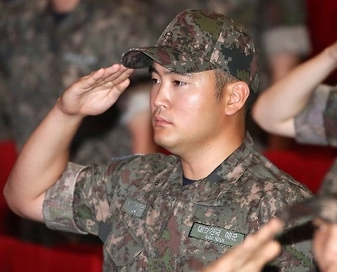 イ・ジェヨンの長男、28日に海軍士官に任官…「騎手代表」に立つ