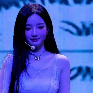 トリプルSキム・ユヨンの脇の下