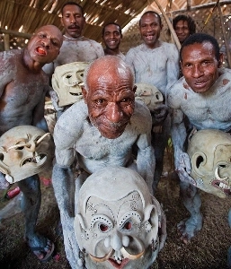 (SOUND)パプアニューギニアに存在する部族.mp4