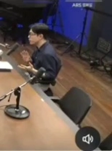 (SOUND)昨年フェイクニュース工場で毛むくじゃらの男に殴られたときのキム・ヨンデの表情