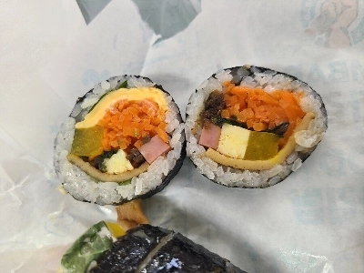 もちろん昼食はアンチョビヌードルスープとキムパプでした。