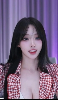 (SOUND)クォン・ウンビの水爆衣装とスジの足首ダンスの胸の谷間