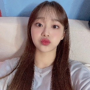 今月の女の子 – チュウ