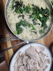 2つのメニューの価格は10,000ウォンです。