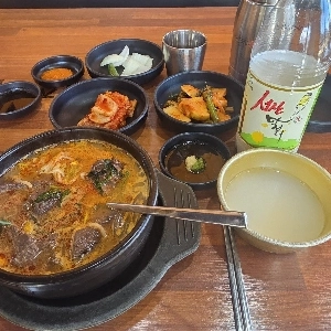 ソンジクッパプ（マッコリ添え） 6,000ウォン