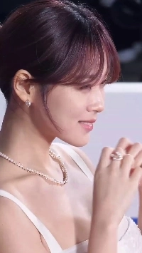 BB青龍映画賞レッドカーペットに俳優として出席