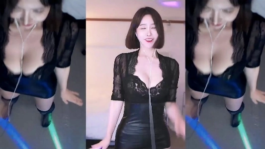 (SOUND)Aさんの黒いランジェリー姿で胸の谷間が弾んでダンス