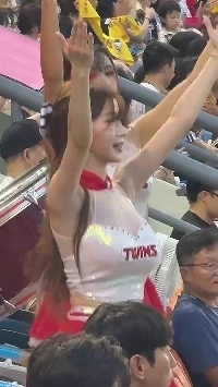 (SOUND)チアリーダーのイ・ジュウンが可愛い。 mp4