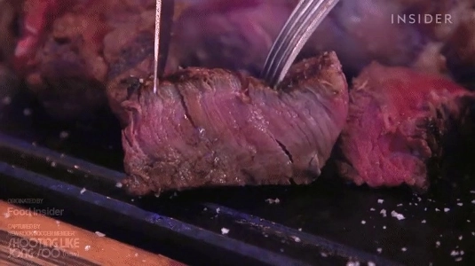 分厚いフィレンツェ風Tボーンステーキのビジュアル