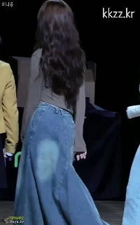 トリプルS キム・チェヨン、タイトな服を着てㄷㄷ