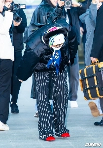 今日のG-DRAGONの空港ファッション