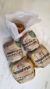 いつもコストコに行きますが、今はE-Mart Tradersに行きます。