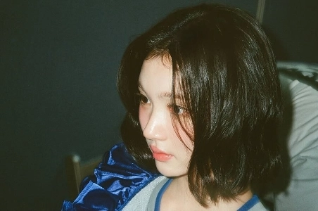 彼女は私が最近見たショートヘアの女の子の中で一番美しいと思います。