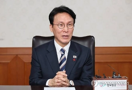 政府政策調整室 “”””チームリーダー級秘書官の職を解任することを決定…公務員規律違反””””