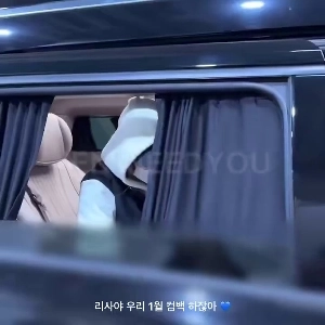 (SOUND)カムバックは1月かと聞かれると、リサは窓を閉めた。