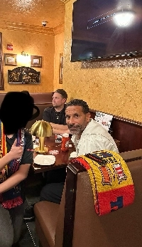 レストランでフェルディナンドと会う