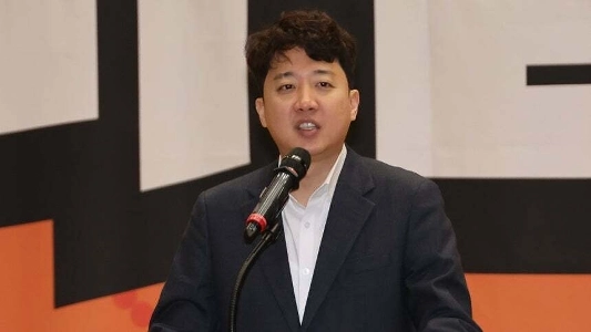 イ・ジュンソク「」「ユン・ソクヨルを応援しようとした人たちが怪物を生み出した」「」