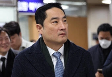 ヨンチョルは本当にカン・ヨンソクに似ています。