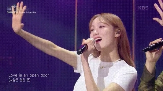 たった一人の兄を亡くした妹の表情。