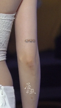 冬 – 似たような場所にあるジョングクのタトゥー.jpg