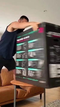 (SOUND)初音ミクが組み立てたPCを開封。