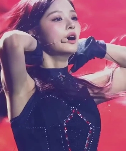 Nmix ソリョン、フェロモンを放出しながら舌を突き出す – コンサート