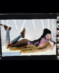 チャン・ウォニョン、花氷飾りの上に腕を組んでレザーUネックの貴重な胸の谷間