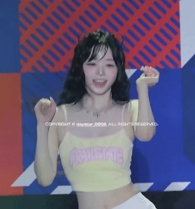 トリプルエス キム・チェウォン、男心をときめかせるTバックタンクトップでダンス.gif