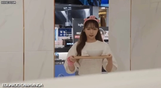 パソコン室でチャパゲッティを注文したらこんな感じで出てきました。 gif