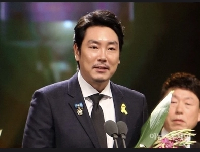 今見るとチョ・ジヌンのコーディネートが一番面白い。