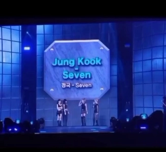 (SOUND)ウィンターはコンサート中にジョングクの歌が流れて当惑する。