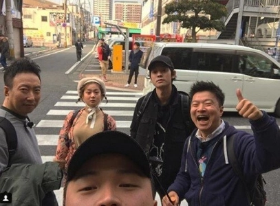 結局、写真はパク・ミョンスが目立つミームになった。