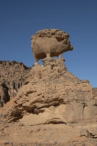 アルジェリアのサハラ砂漠にある有名な奇岩