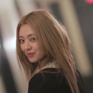 ITZYイェジユナ、ランウェイにいるみたい