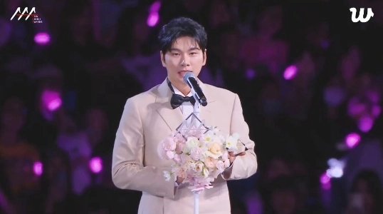 (SOUND)授賞式で受賞後のイ・イギョンの受賞スピーチ.mov