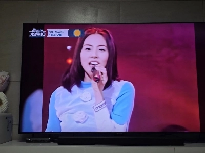 Yutuk.jpg で 1998 年以来の KPOP トップ 10 の 1 位を連続再生して見ています。