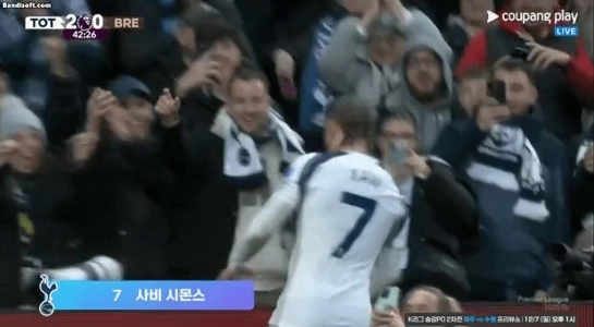シャビ・シモンズ トッテナム デビュー ゴール.gif