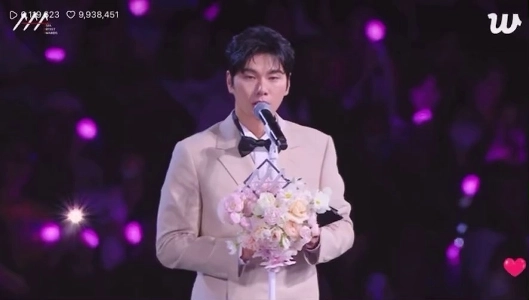 (SOUND)イ・イギョンの受賞スピーチは、あからさまにユ・ジェソクの死去を意味するものだった。