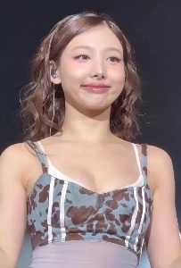 TWICEナヨンの脇の下