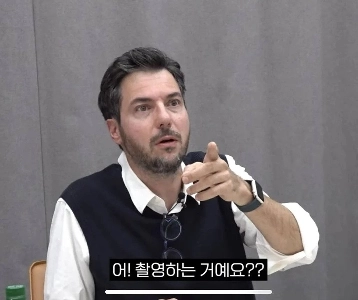 「白黒のシェフ」ファブリーが眼鏡を外す