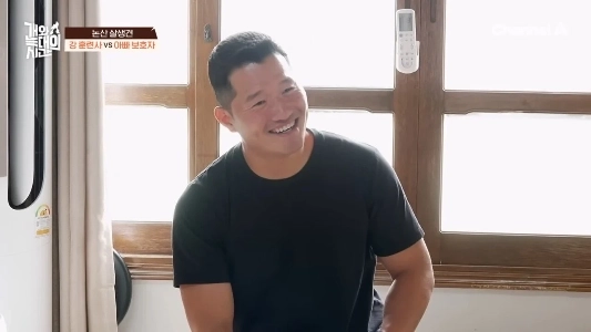 カン・ヒョンウクさんは自宅で犬の骨壷が4つあるのを見た。