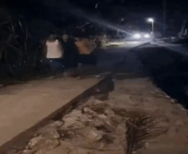 夜の狭い田舎道では特に注意してください。