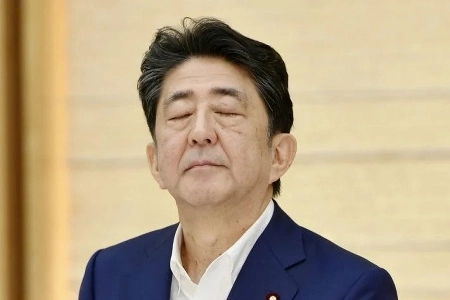 他の誰とも異なり、彼は罪を償い、今も隠遁生活を送っている人物です。