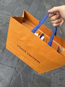 妻の誕生日に購入しました。