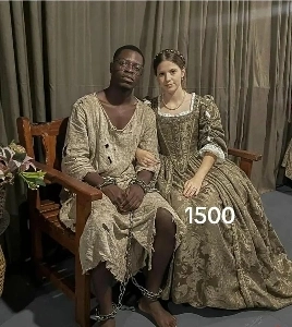 昔のコンセプトで写真を撮るカップル