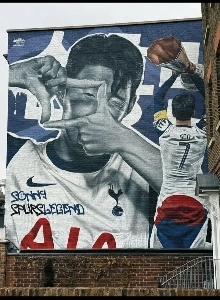 フンミンはロンドンに行きました。