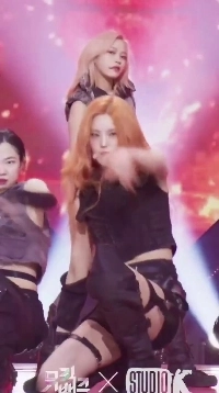 ホットパンツガーターベルト立ち蹴り＋座り蹴り Itzy Yeji